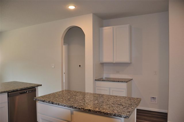 504 Lt Rusty DR, Jarrell, TX 76537