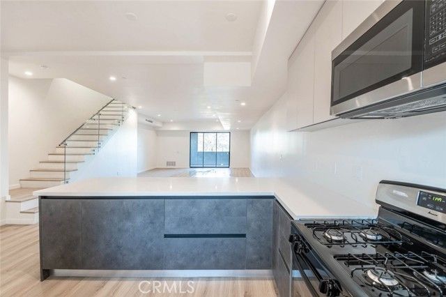 7341 Valmont Street 102, Tujunga (los Angeles), CA 91042