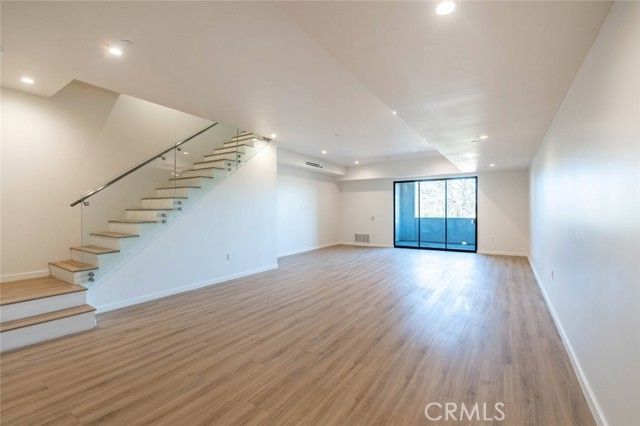 7341 Valmont Street 102, Tujunga (los Angeles), CA 91042