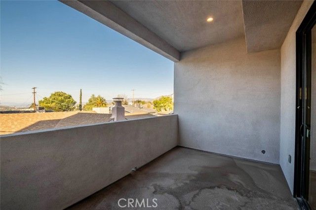 7341 Valmont Street 102, Tujunga (los Angeles), CA 91042