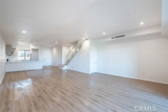 7341 Valmont Street 102, Tujunga (los Angeles), CA 91042