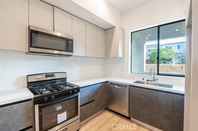 7341 Valmont Street 102, Tujunga (los Angeles), CA 91042