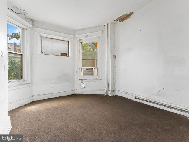 2209 N 33RD ST, Philadelphia, PA 19132