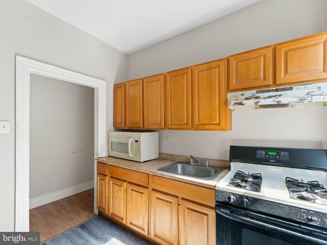 2209 N 33RD ST, Philadelphia, PA 19132