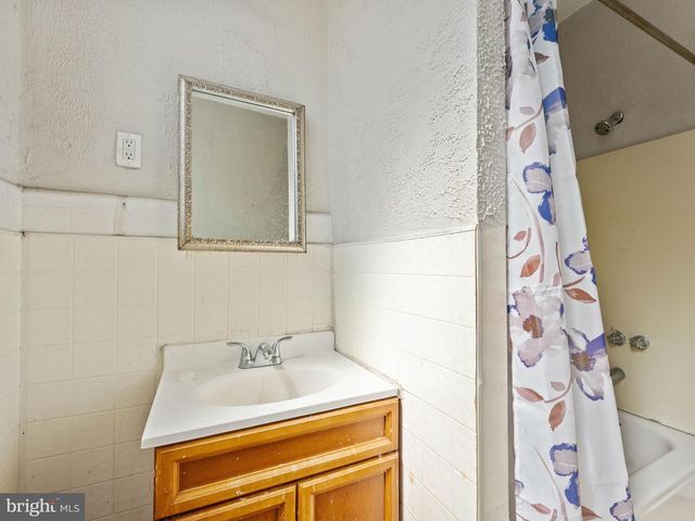 2209 N 33RD ST, Philadelphia, PA 19132