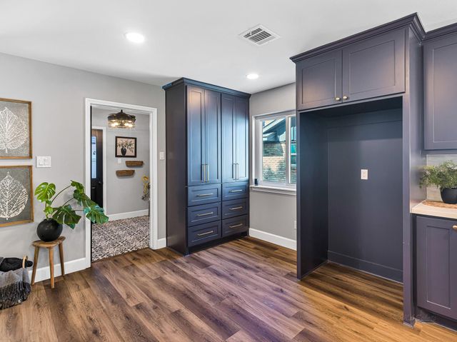 5827 Dumfries Drive, Houston, TX 77096