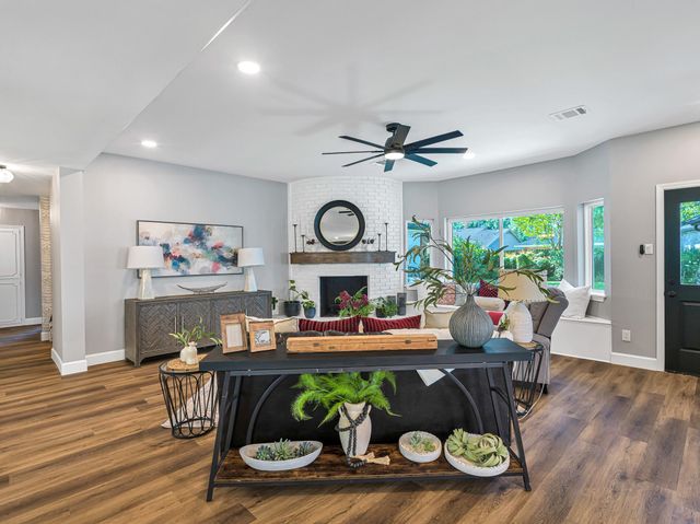 5827 Dumfries Drive, Houston, TX 77096
