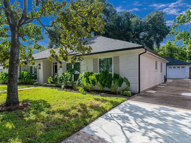 5827 Dumfries Drive, Houston, TX 77096