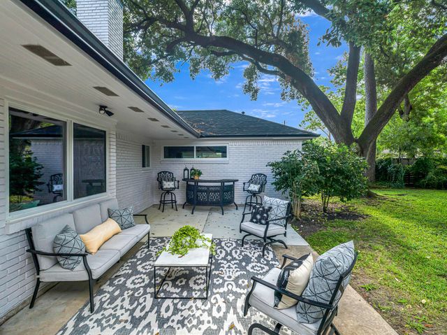 5827 Dumfries Drive, Houston, TX 77096