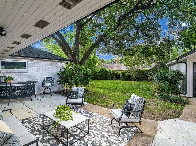 5827 Dumfries Drive, Houston, TX 77096