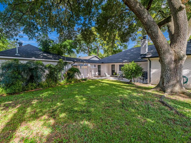 5827 Dumfries Drive, Houston, TX 77096