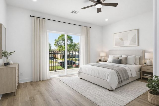 421 S Nugent Street, La Porte, TX 77571