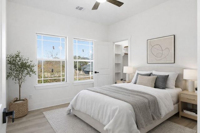 421 S Nugent Street, La Porte, TX 77571