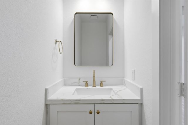 421 S Nugent Street, La Porte, TX 77571