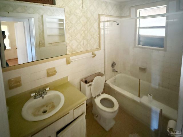 303 Yoakum Ct, Pensacola, FL 32505