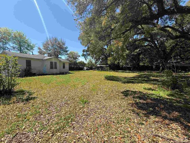 303 Yoakum Ct, Pensacola, FL 32505