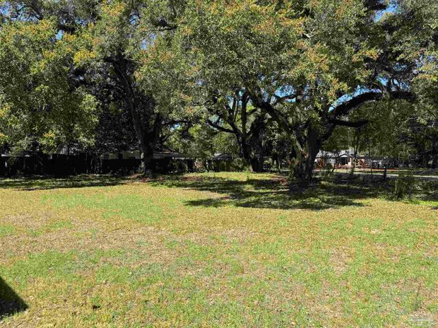 303 Yoakum Ct, Pensacola, FL 32505