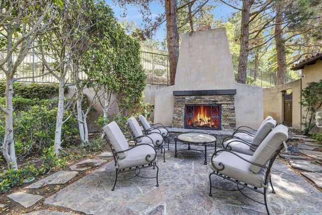 86 Canyoncrest, Irvine, CA 92603