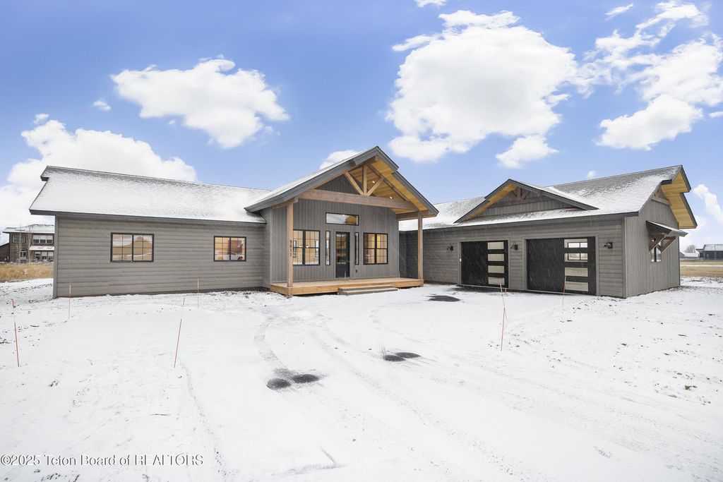 9611 TIMBERLINE Loop, Victor, ID 83455