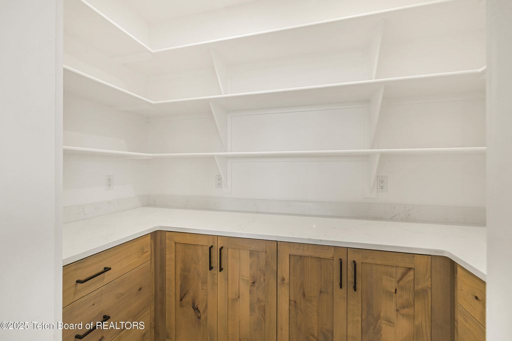 9611 TIMBERLINE Loop, Victor, ID 83455 photo 14