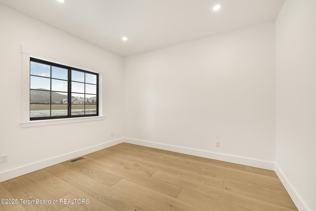 9611 TIMBERLINE Loop, Victor, ID 83455 photo 15