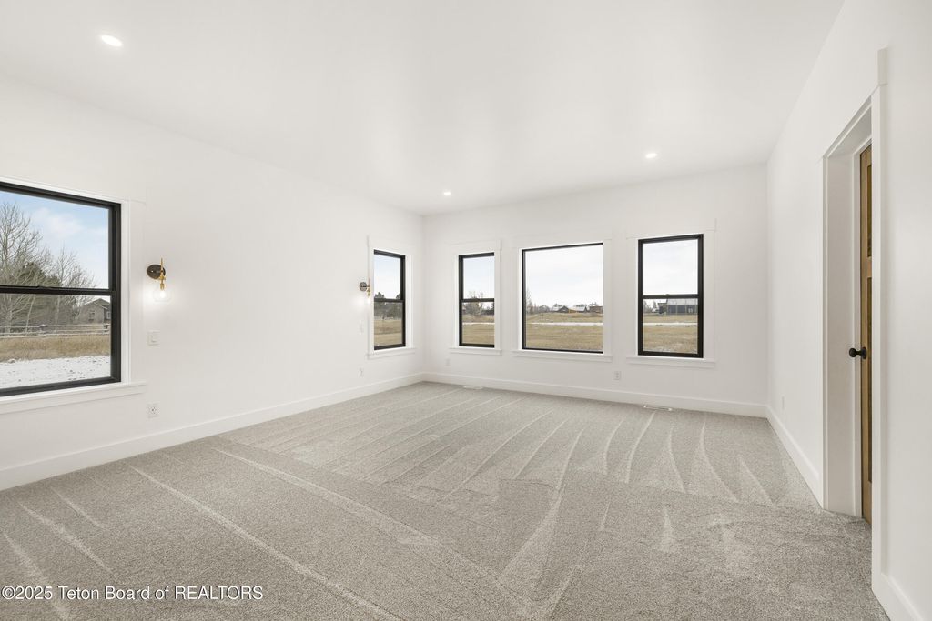 9611 TIMBERLINE Loop, Victor, ID 83455 photo 16