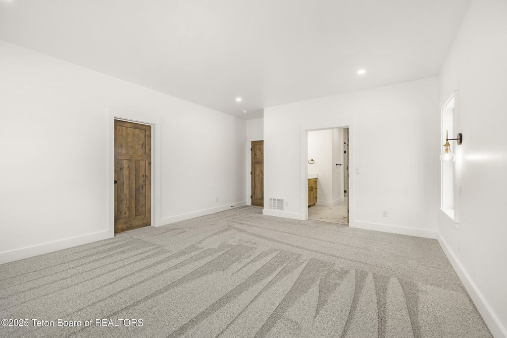 9611 TIMBERLINE Loop, Victor, ID 83455 photo 17