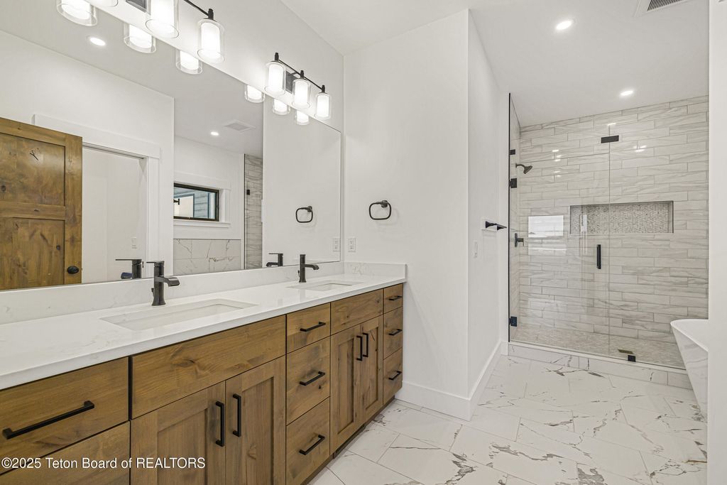 9611 TIMBERLINE Loop, Victor, ID 83455 photo 19