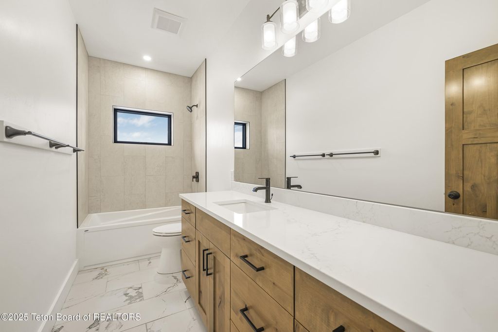 9611 TIMBERLINE Loop, Victor, ID 83455 photo 23