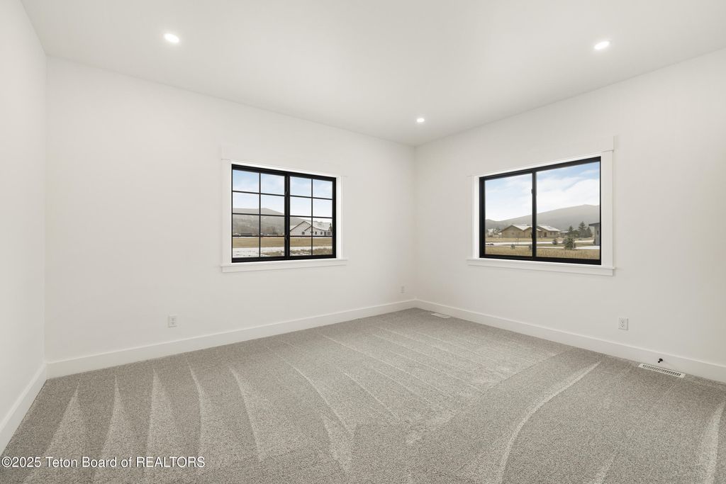 9611 TIMBERLINE Loop, Victor, ID 83455 photo 24