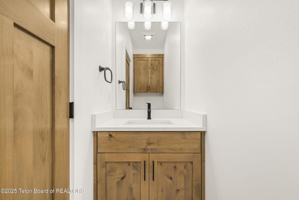 9611 TIMBERLINE Loop, Victor, ID 83455 photo 27