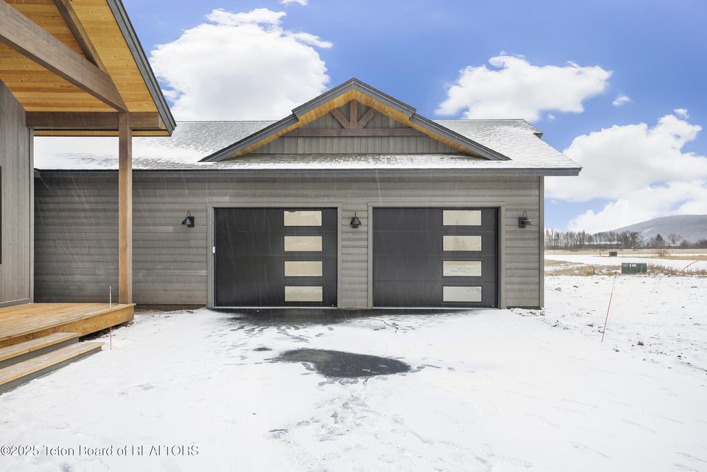 9611 TIMBERLINE Loop, Victor, ID 83455 photo 3