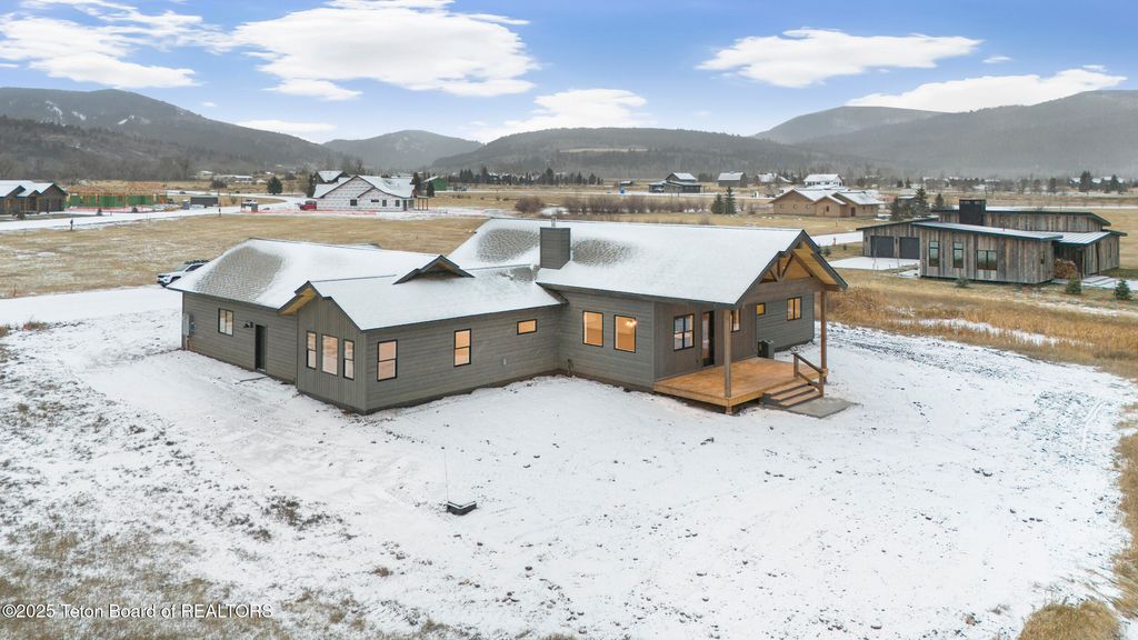 9611 TIMBERLINE Loop, Victor, ID 83455 photo 38