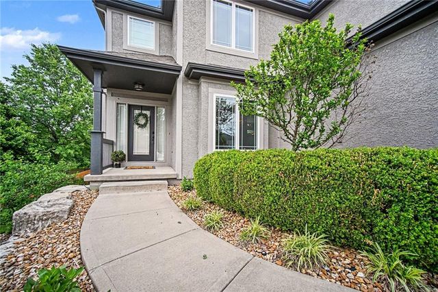 808 Creekmoor Pond Lane, Raymore, MO 64083