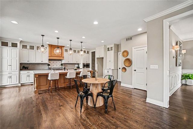 808 Creekmoor Pond Lane, Raymore, MO 64083