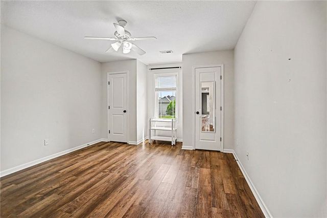808 Creekmoor Pond Lane, Raymore, MO 64083