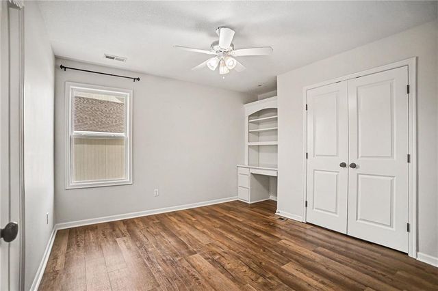 808 Creekmoor Pond Lane, Raymore, MO 64083
