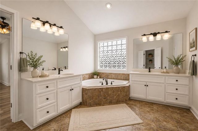 808 Creekmoor Pond Lane, Raymore, MO 64083