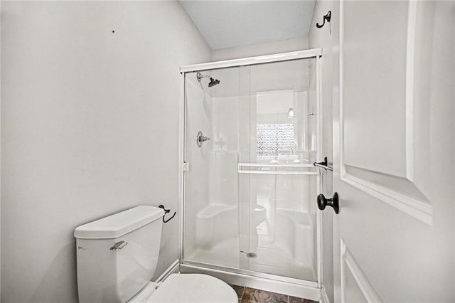 808 Creekmoor Pond Lane, Raymore, MO 64083