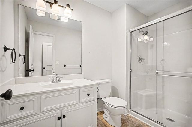 808 Creekmoor Pond Lane, Raymore, MO 64083