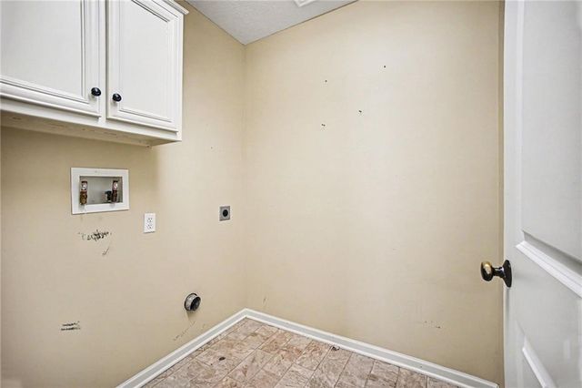 808 Creekmoor Pond Lane, Raymore, MO 64083