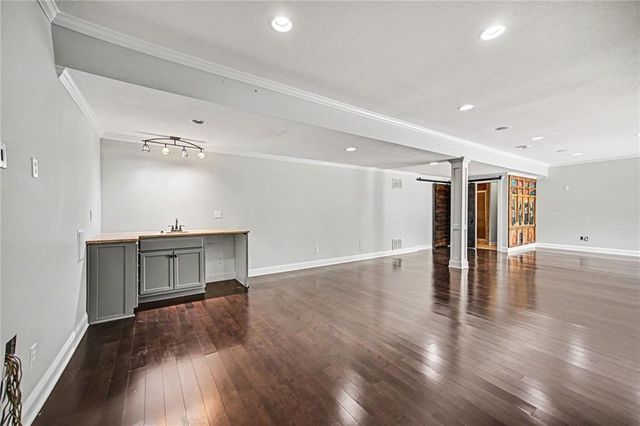 808 Creekmoor Pond Lane, Raymore, MO 64083