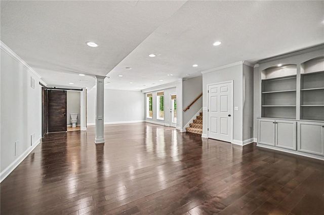 808 Creekmoor Pond Lane, Raymore, MO 64083