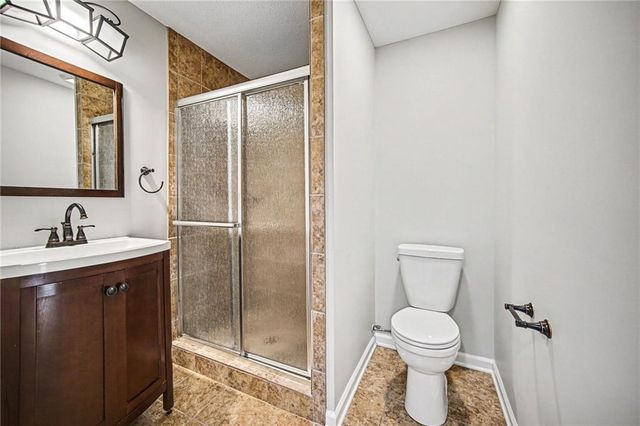 808 Creekmoor Pond Lane, Raymore, MO 64083