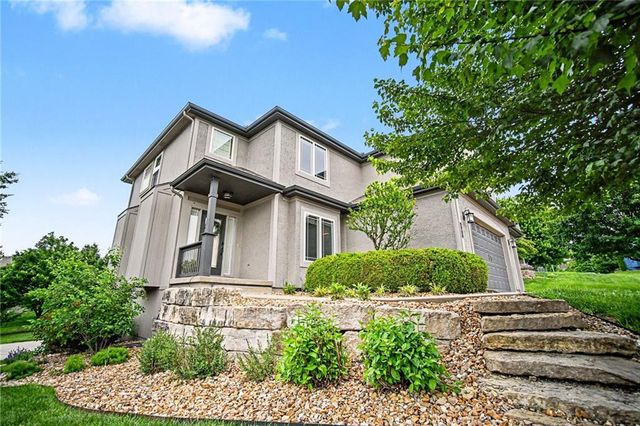 808 Creekmoor Pond Lane, Raymore, MO 64083