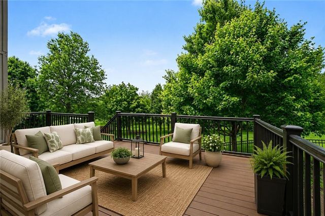 808 Creekmoor Pond Lane, Raymore, MO 64083