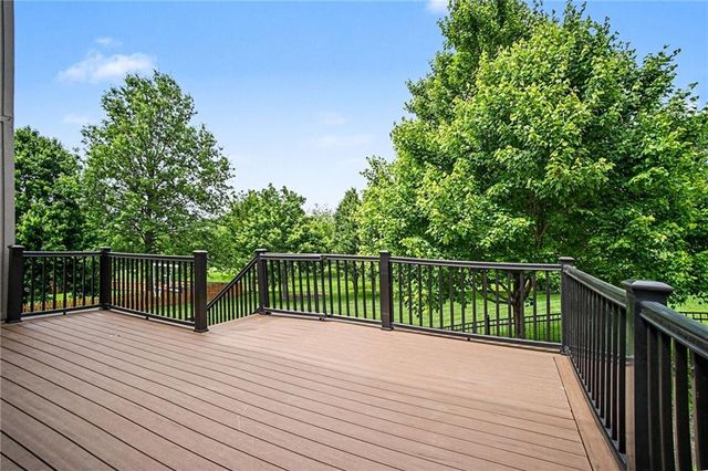 808 Creekmoor Pond Lane, Raymore, MO 64083