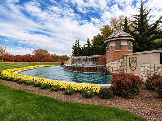 808 Creekmoor Pond Lane, Raymore, MO 64083