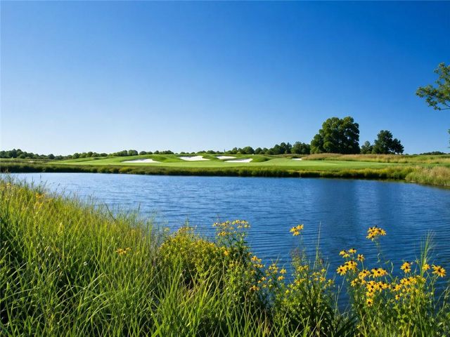 808 Creekmoor Pond Lane, Raymore, MO 64083