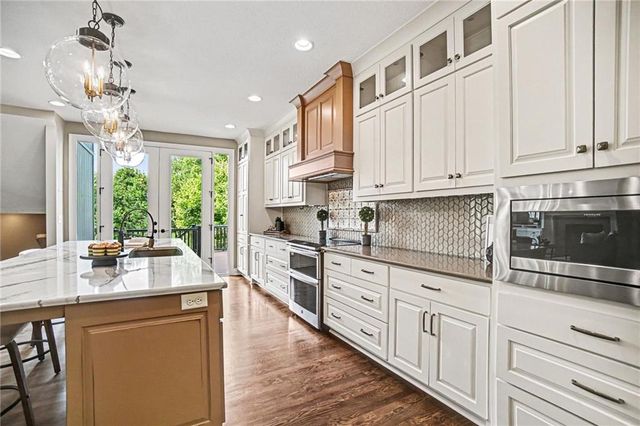 808 Creekmoor Pond Lane, Raymore, MO 64083